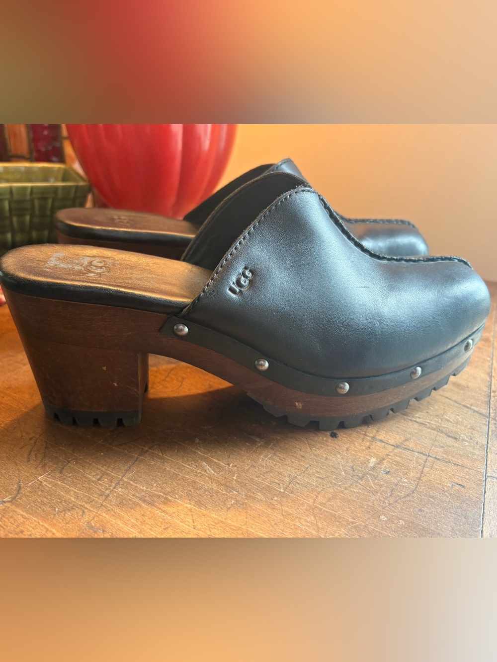 UGG JUDI BLACK CLOGS - WOMEN'S